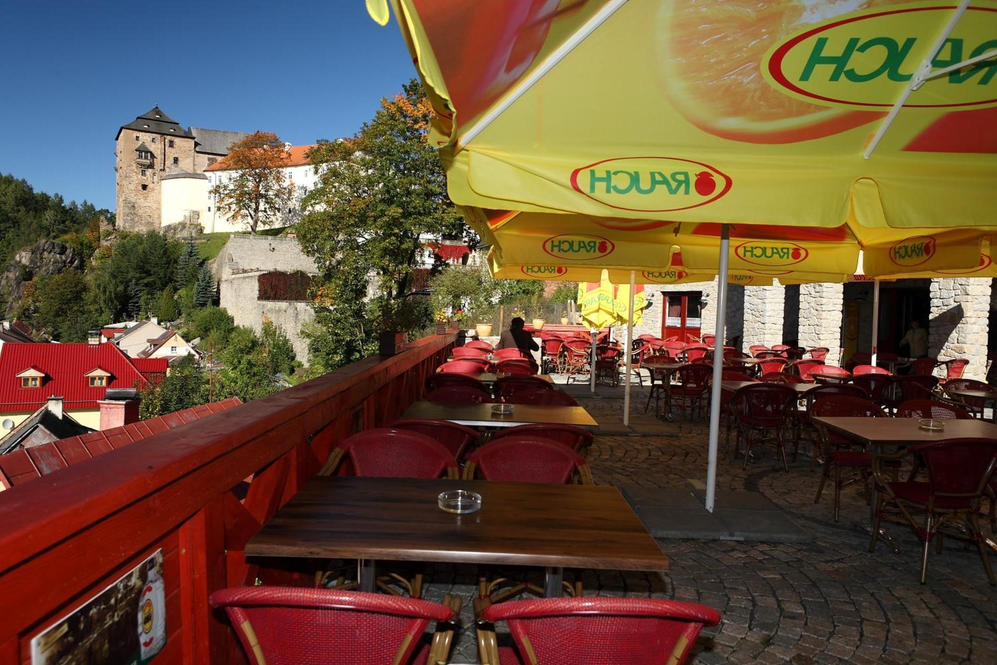 Hradni Basta Hotel Becov nad Teplou Exterior photo
