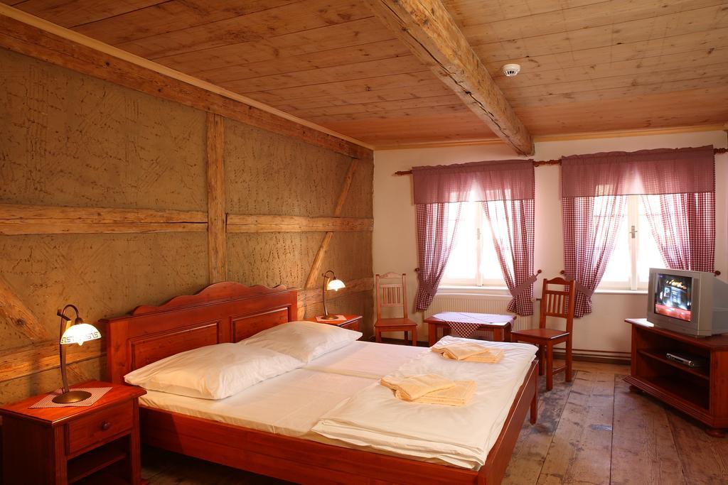 Hradni Basta Hotel Becov nad Teplou Exterior photo