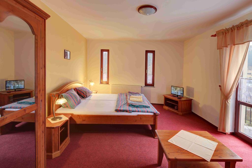 Hradni Basta Hotel Becov nad Teplou Exterior photo